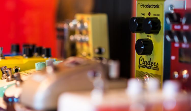 Best FX Pedals To Use With Your Synthesizers 