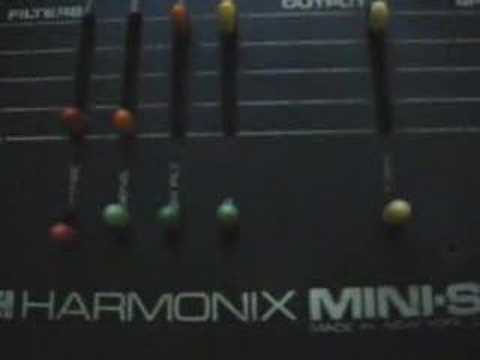 Embedded thumbnail for Mini-Synthesizer &gt; YouTube
