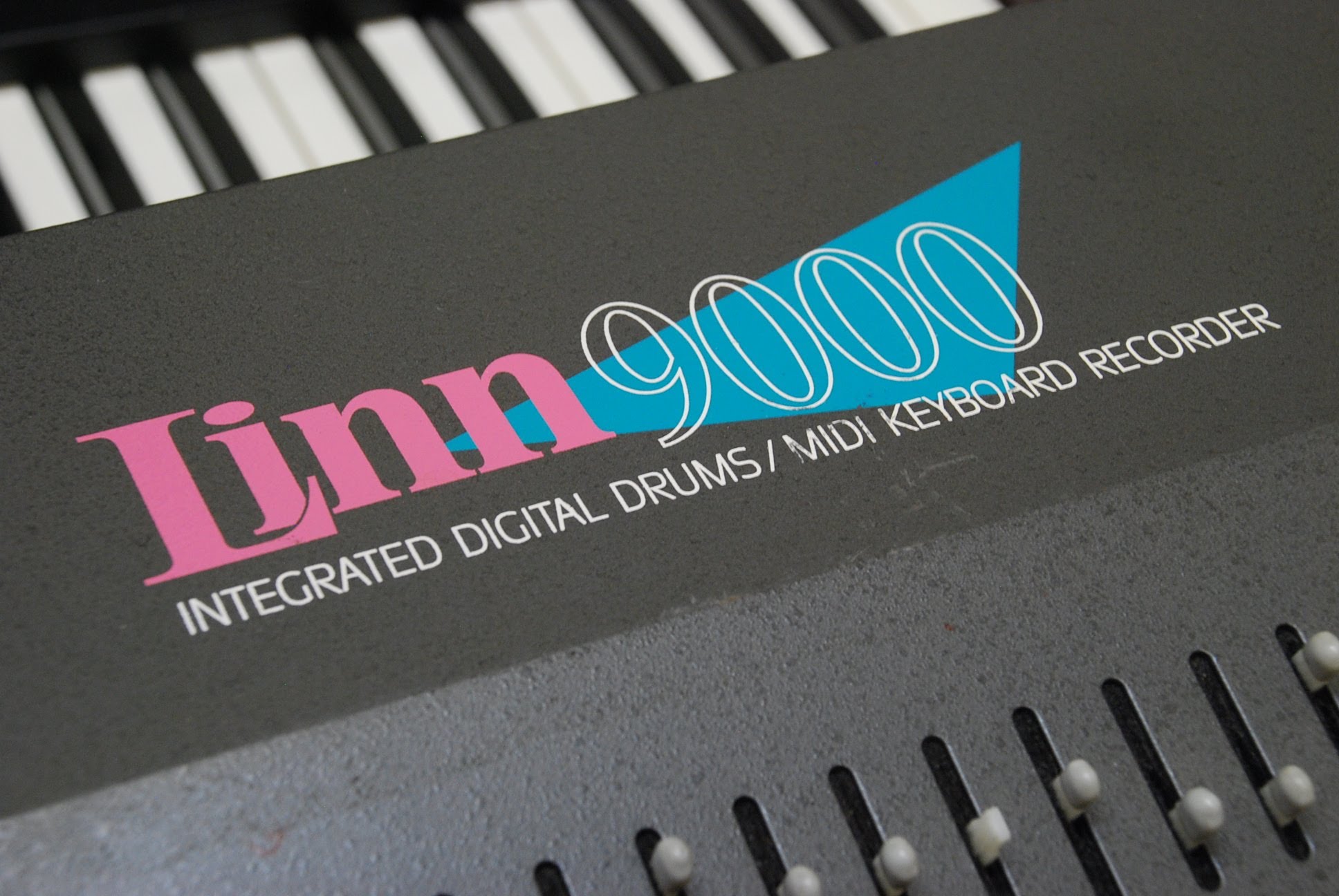 Embedded thumbnail for Linn 9000 > YouTube